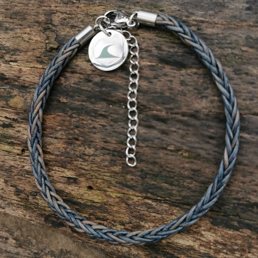 Leder-armband-Herren-damen-fusskette-breeze-blau-grau-geflochten--Edelstahlverschluss-detail-wavepirate-shop-8