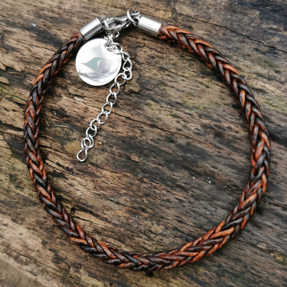 Leder-armband-Herren-damen-fusskette-breeze-braun-geflochten--Edelstahlverschluss-detail-wavepirate-shop-8