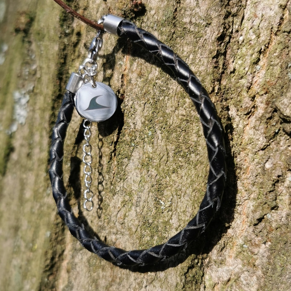 Leder-armband-Herren-damen-fusskette-breeze-schwarz-Edelstahlverschluss-detail-wavepirate-shop-f