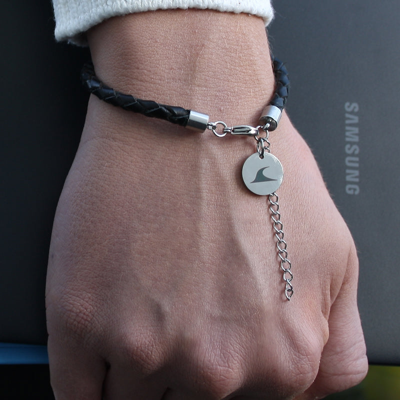 Leder-armband-Herren-damen-fusskette-breeze-schwarz-Edelstahlverschluss-getragen-wavepirate-shop-f