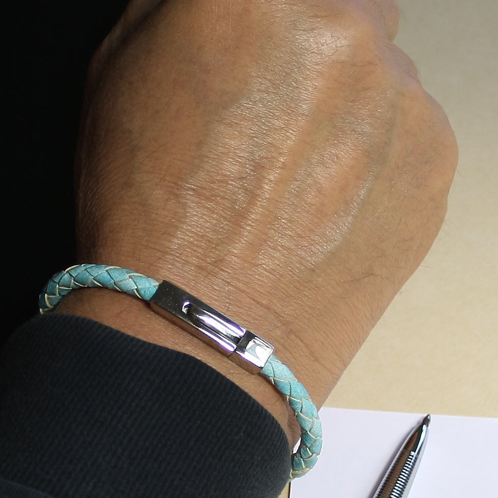 Leder-armband-Herren-damen-one-ice-hellblau-geflochten-Edelstahlverschluss-getragen-wavepirate-shop-f