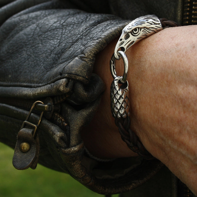 Leder-armband-Herren-eagle-adler-braun-geflochten-Edelstahlverschluss-getragen-wavepirate-shop-zo