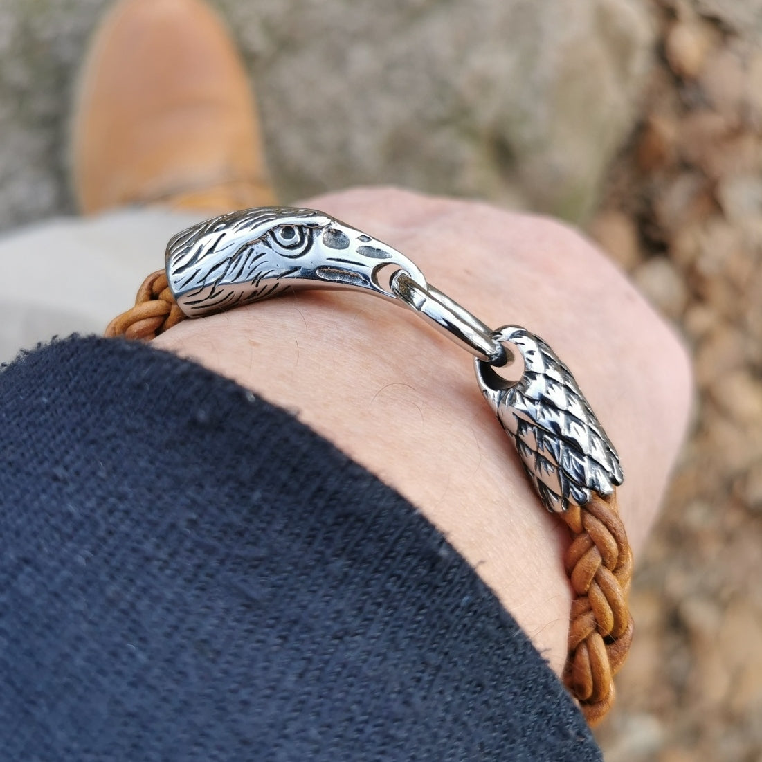 Leder-armband-Herren-eagle-adler-cognac-geflochten-Edelstahlverschluss-getragen-wavepirate-shop-zo