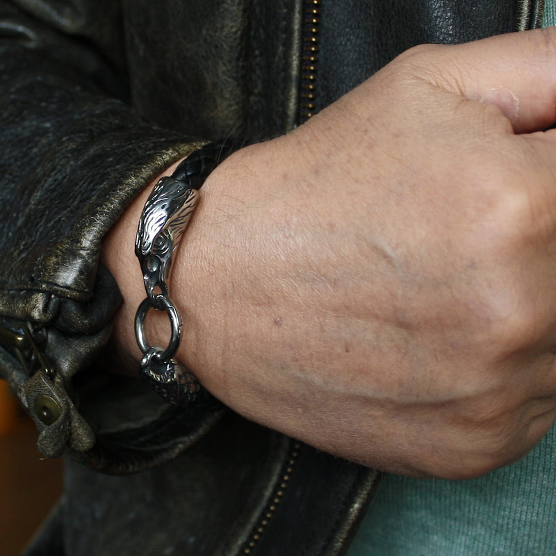 Leder-armband-Herren-eagle-adler-schwarz-geflochten-Edelstahlverschluss-getragen-wavepirate-shop-f