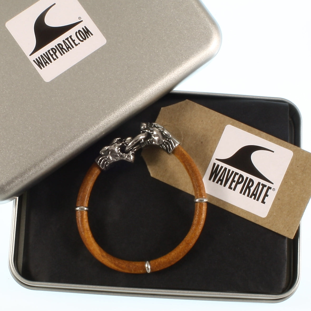 Leder-armband-Herren-lion-cognac-massiv-Edelstahlverschluss-geschenkverpackung-wavepirate-shop-r