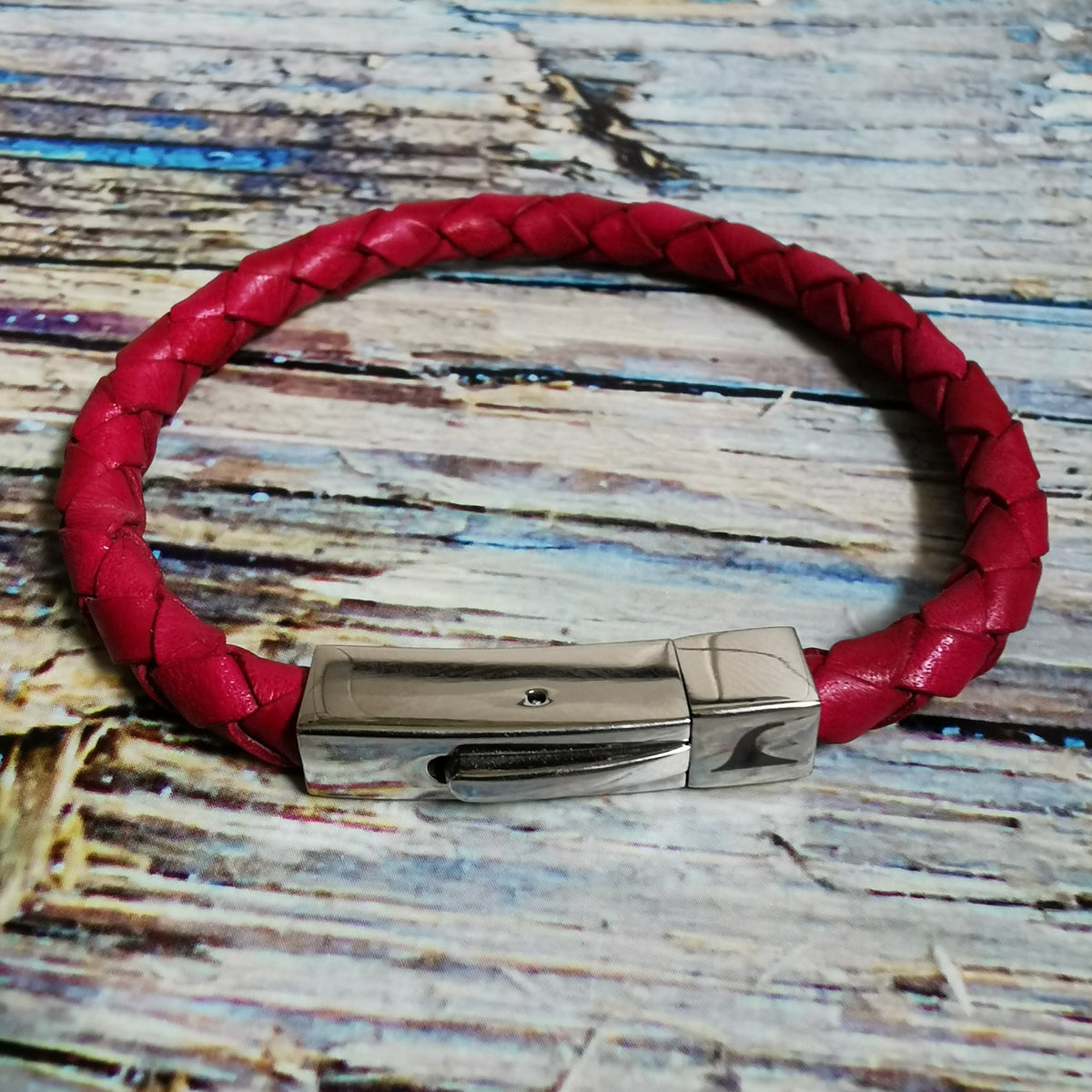 Leder-armband-damen-Herren-one-himbeer-geflochten-Edelstahlverschluss-detail-wavepirate-shop-f