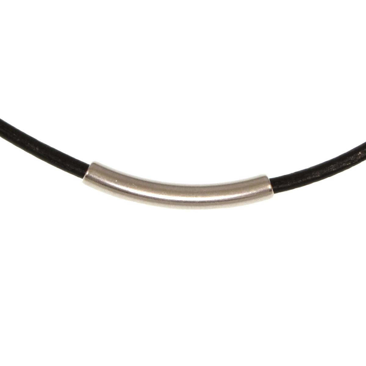 Leder-halskette-Damen-curve-Schwarz-riemen-massiv-Edelstahlverschluss-detail-wavepirate-shop-r