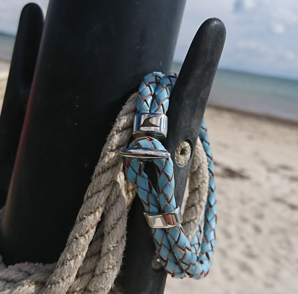 Lederarmband-Herren-Aruba-heaven-geflochten-Edelstahlverschluss-detail-wavepirate-shop-f