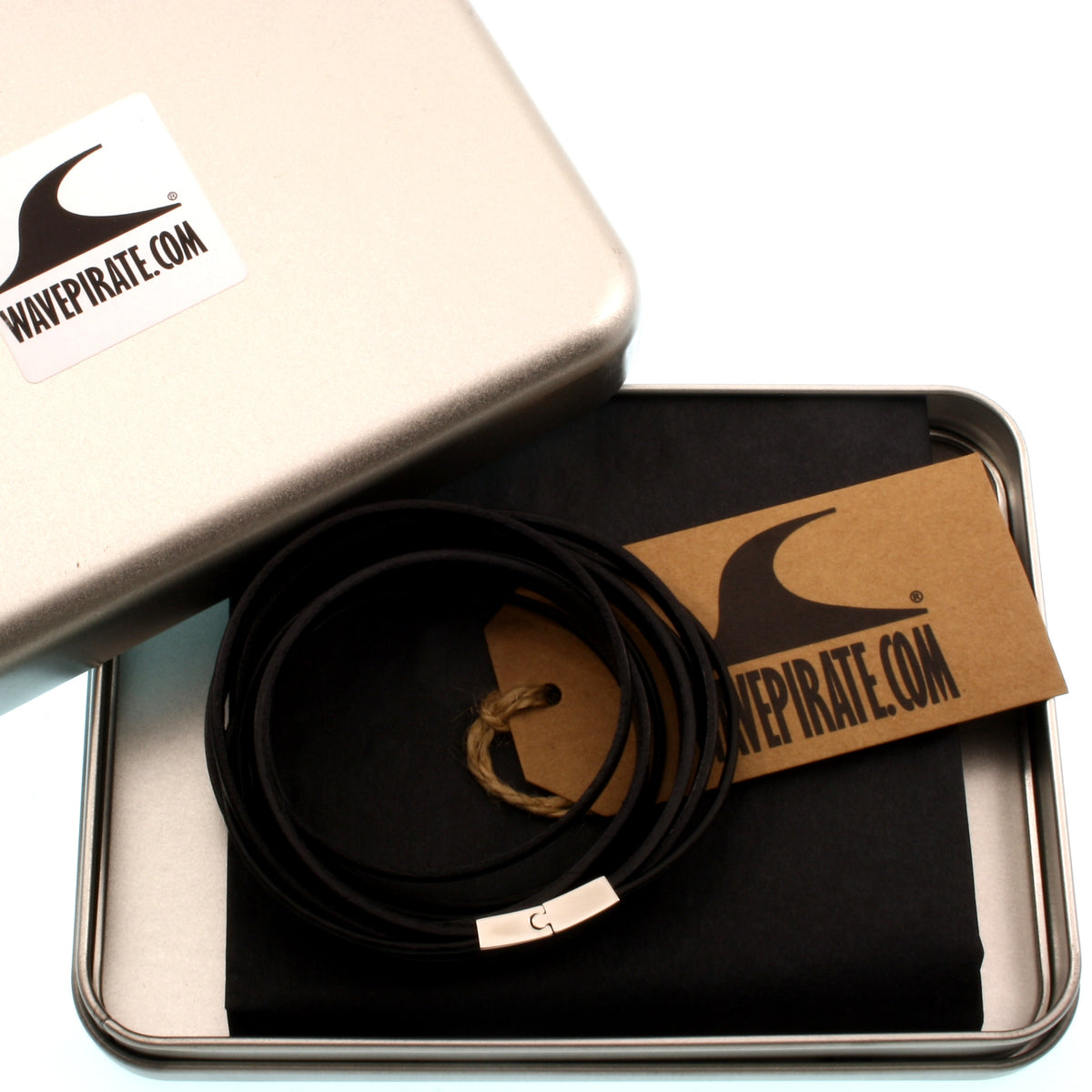 Lederarmband-Herren-Rockstar-schwarz-elfenbein-flach-Edelstahlverschluss-geschenkverpackung-wavepirate-shop
