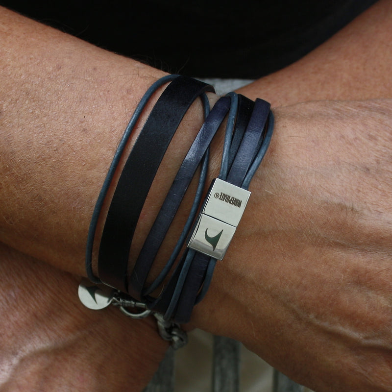 Lederarmband-Herren-Rockstar-schwarz-grau-flach-Edelstahlverschluss-getragen-wavepirate-shop