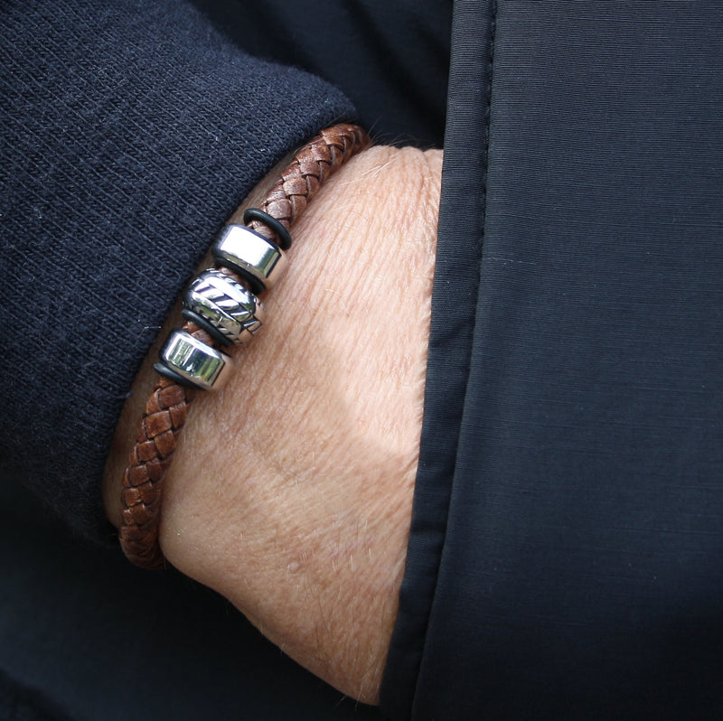 Lederarmband-Herren-cognac-steel-geflochten-Edelstahlverschluss-getragen-wavepirate-shop-f