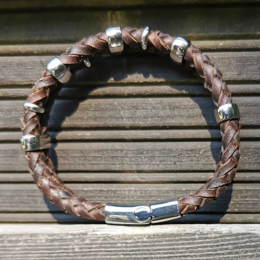 Lederarmband-herren-afrika-braun-geflochten-Edelstahlverschluss-detail-wavepirate-shop-f-w