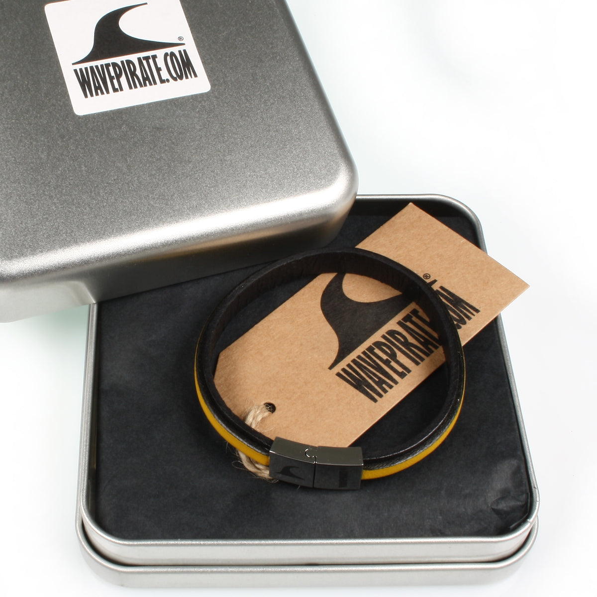 Herren-Leder-Armband-Line-schwarz-gelb-flach-Edelstahlverschluss-geschenkbox-wavepirate-shop