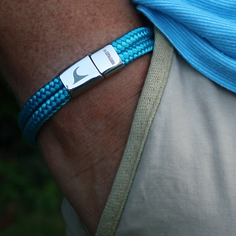 Herren-Segeltau-Armband-Tarifa-blau-geflochten-Edelstahlverschluss-getragen-wavepirate-shop-st