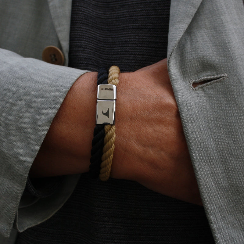 Herren-Segeltau-Armband-Tarifa-schwarz-beige-geflochten-Kordel-Edelstahlverschluss-getragen-wavepirate-shop-k