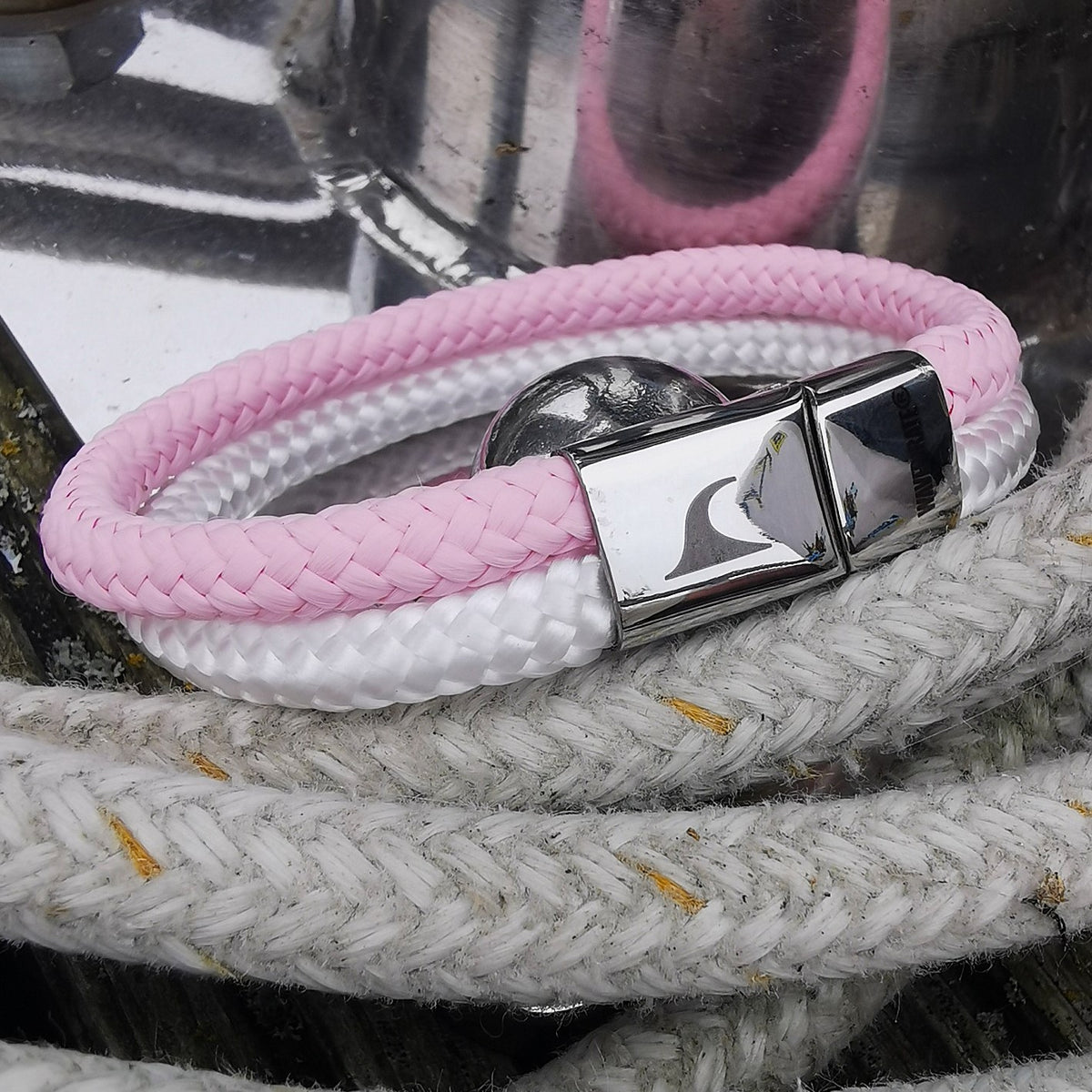 Segeltau-Armband-Damen-Tarifa-rosa-weiss-detail-Edelstahlverschluss-geflochten-wavepirate-shop-st