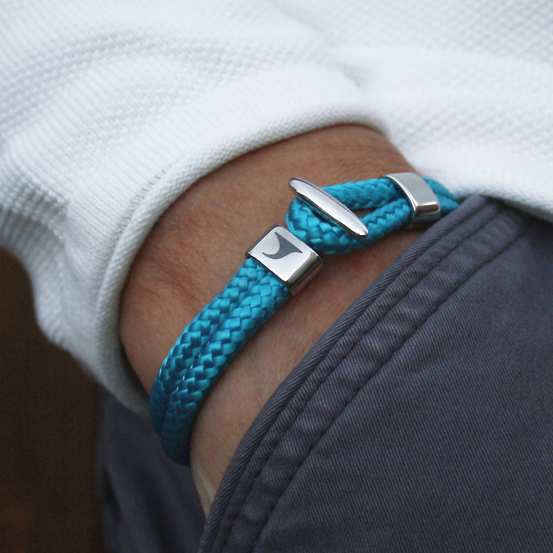 Segeltau-Armband-Herren-Aruba-blau-geflochten-Edelstahlverschluss-getragen-wavepirate-shop-st
