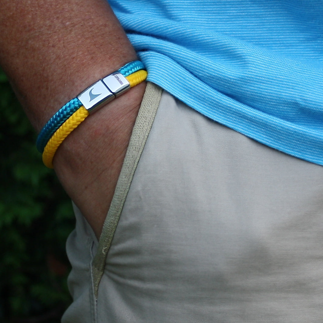 Segeltau-Armband-Herren-Damen-Tarifa-blau-gelb-geflochten-Edelstahlverschluss-getragen-wavepirate-shop-st