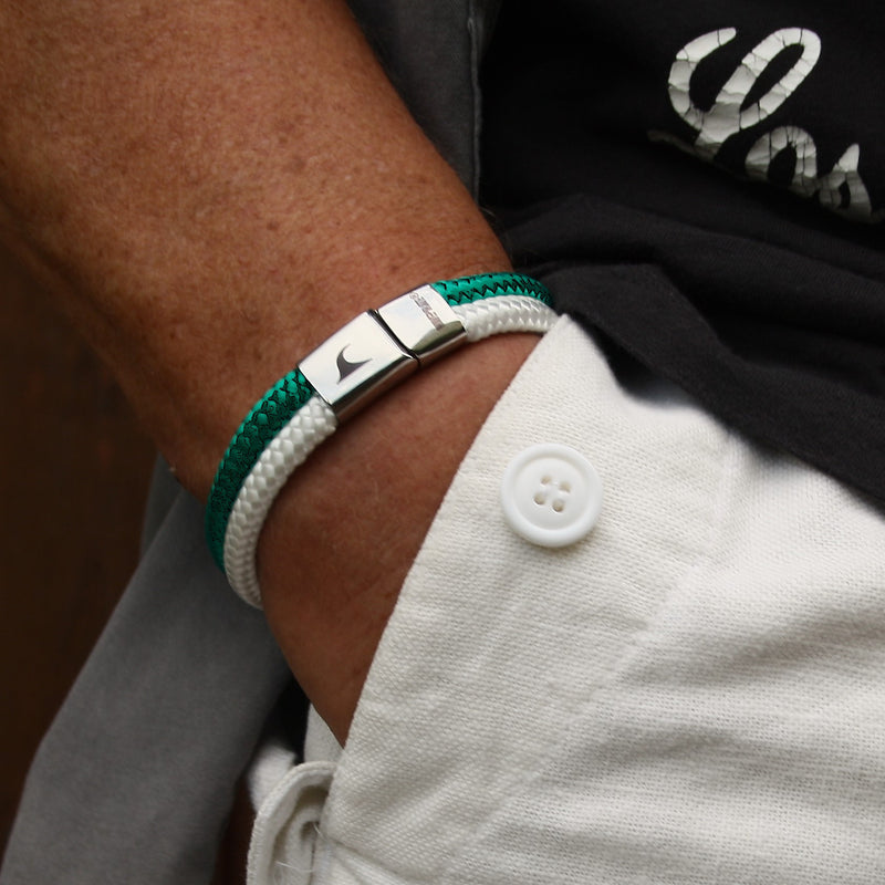 Segeltau-Armband-Herren-Damen-Tarifa-gruen-weiss-getragen-Edelstahlverschluss-geflochten-wavepirate-shop-st