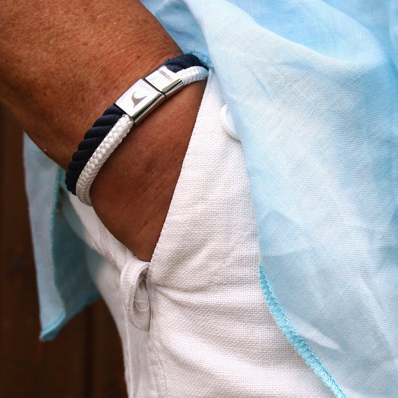 Segeltau-Armband-Herren-Damen-Tarifa-marine-weiss-getragen-Edelstahlverschluss-kordel-geflochten-wavepirate-shop-k