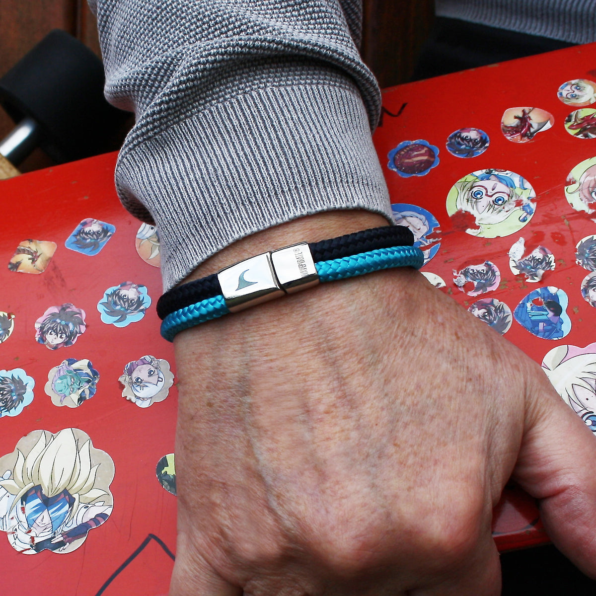 Segeltau-Armband-Herren-Damen-Tarifa-nachtblau-blau-geflochten-Edelstahlverschluss-getragen-wavepirate-shop-st
