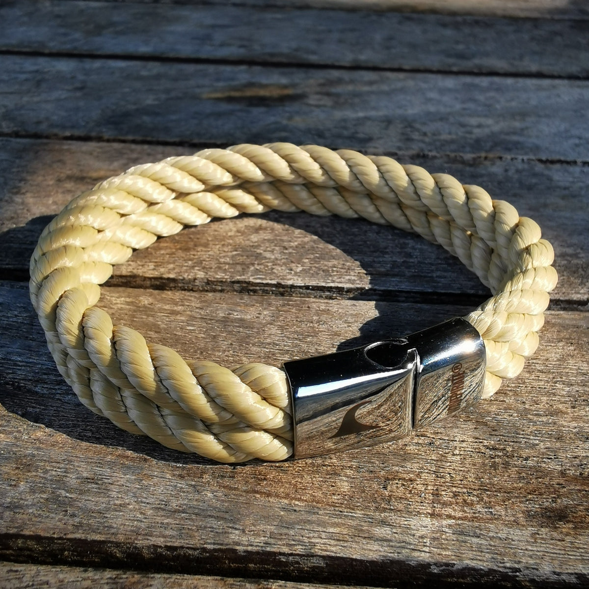 Segeltau-Armband-Herren-Tarifa-beige-geflochten-Kordel-Edelstahlverschluss-detail-wavepirate-shop-k