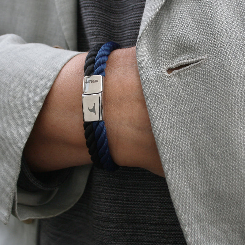 Segeltau-Armband-Herren-Tarifa-schwarz-koenigsblau-geflochten-Kordel-Edelstahlverschluss-getragen-wavepirate-shop-k