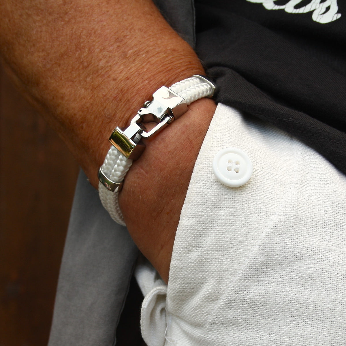 Segeltau-Armband-Herren-Turn-weiss-geflochten-Edelstahlverschluss-getragen-wavepirate-shop-st