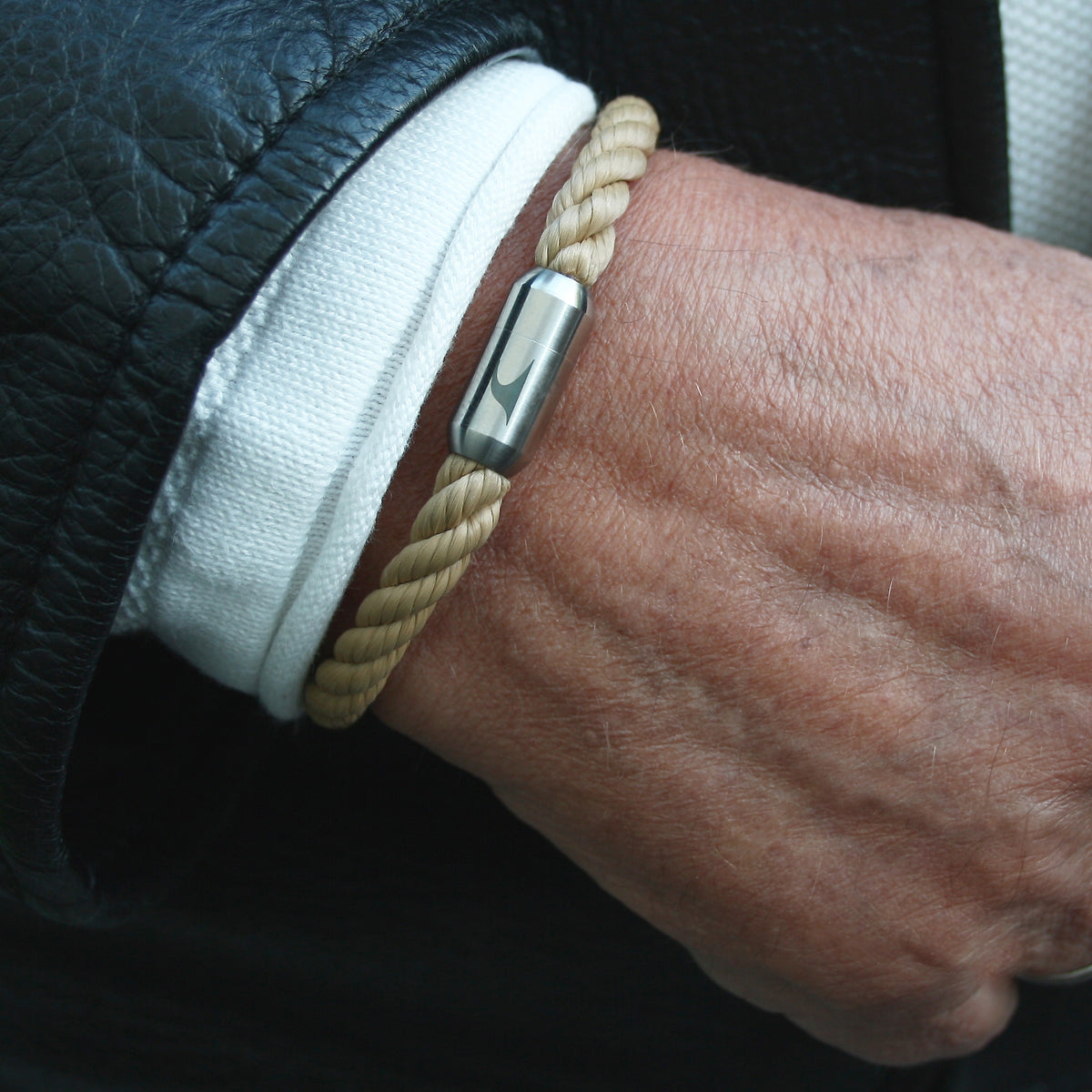 Segeltau-Armband-Herren-atoll-beige-kordel-Edelstahlverschluss-getragen-wavepirate-shop-k-1
