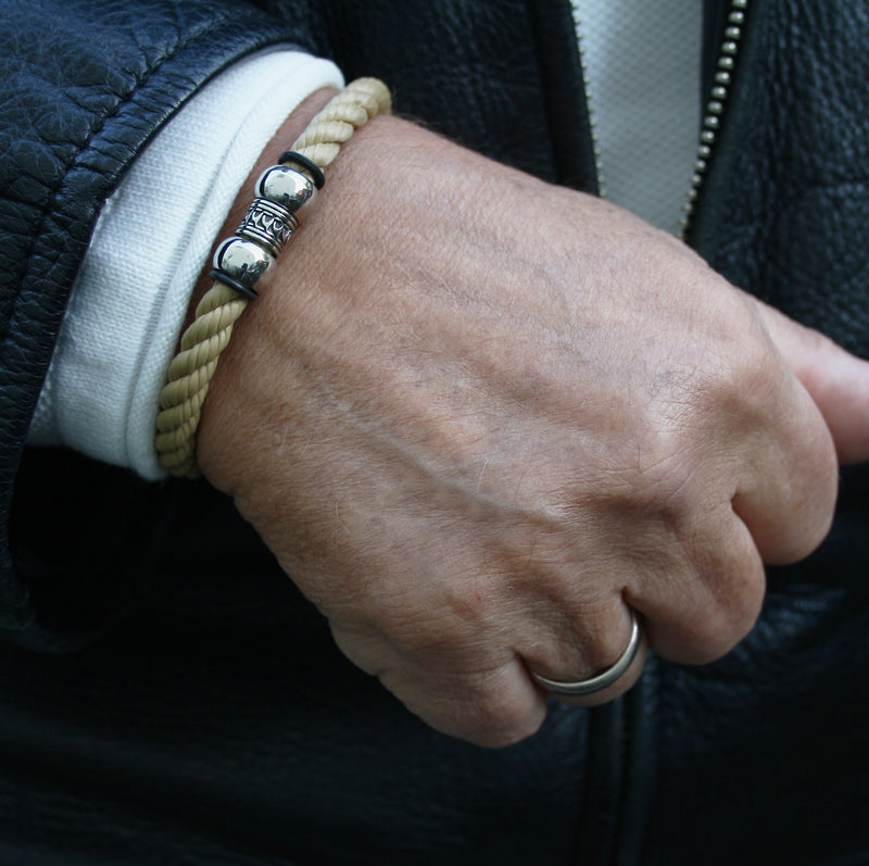 Segeltau-Armband-Herren-atoll-beige-kordel-Edelstahlverschluss-getragen-wavepirate-shop-k