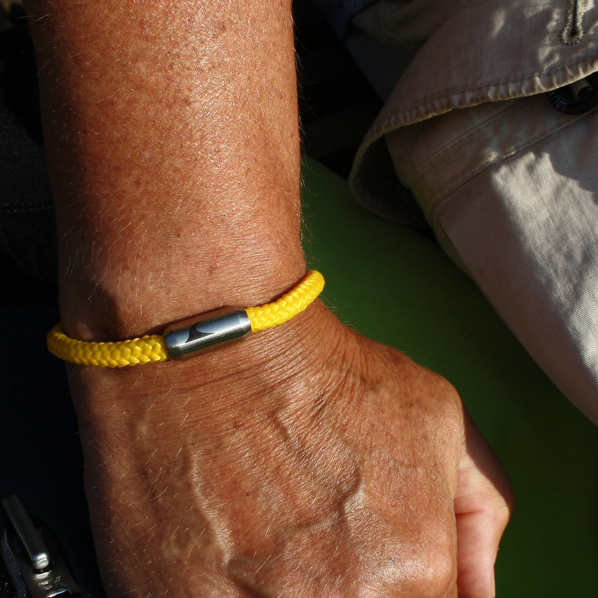 Segeltau-Armband-Herren-atoll-gelb-geflochten-Edelstahlverschluss-getragen-wavepirate-shop-st-1
