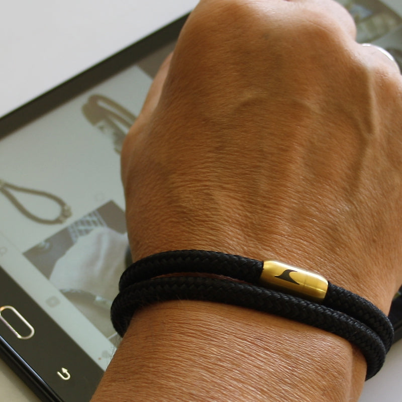 Segeltau-Armband-Herren-hawaii-schwarz-gold-Edelstahlverschluss-getragen-wavepirate-shop-st