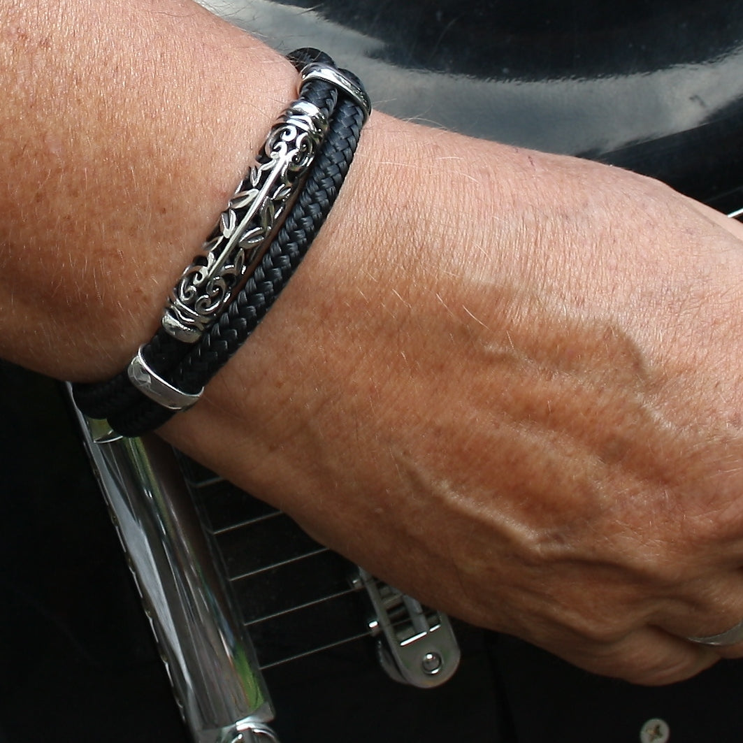 Segeltau-Armband-herren-damen-xo-schwarz-geflochten-Edelstahlverschluss-getragen-wavepirate-shop-st-handgefertigt-handmade-hamburg