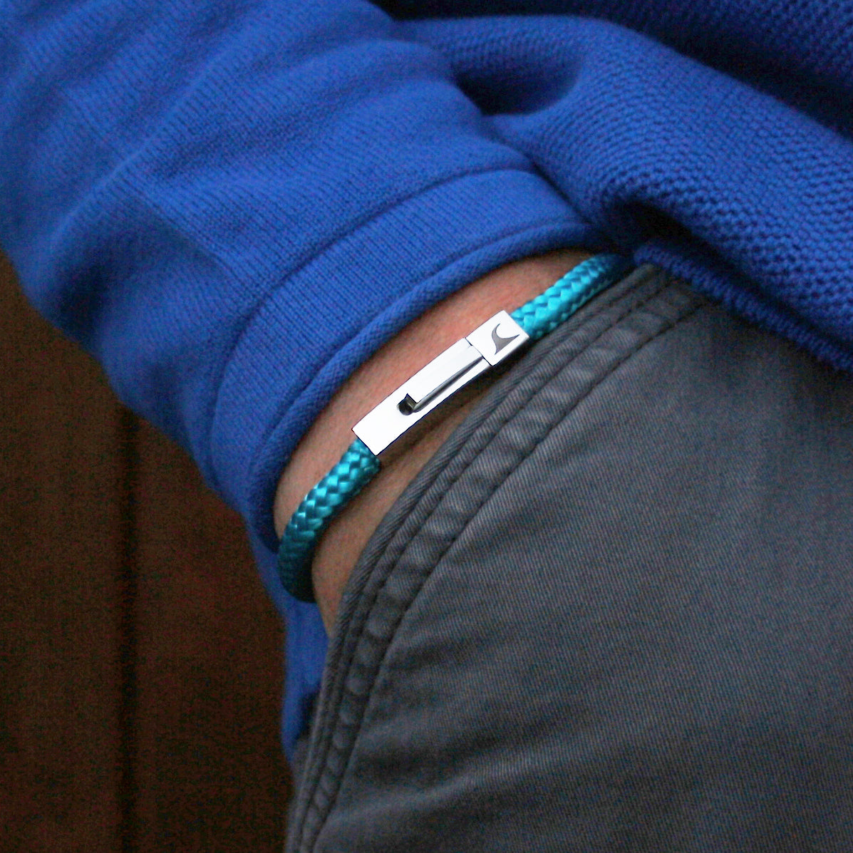 Segeltau-armband-Herren-damen-one-blau-geflochten-Edelstahlverschluss-getragen-wavepirate-shop-st1