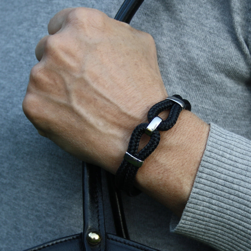 Segeltauarmband-Damen-roma-schwarz-geflochten-Edelstahlverschluss-getragen-wavepirate-shop-st