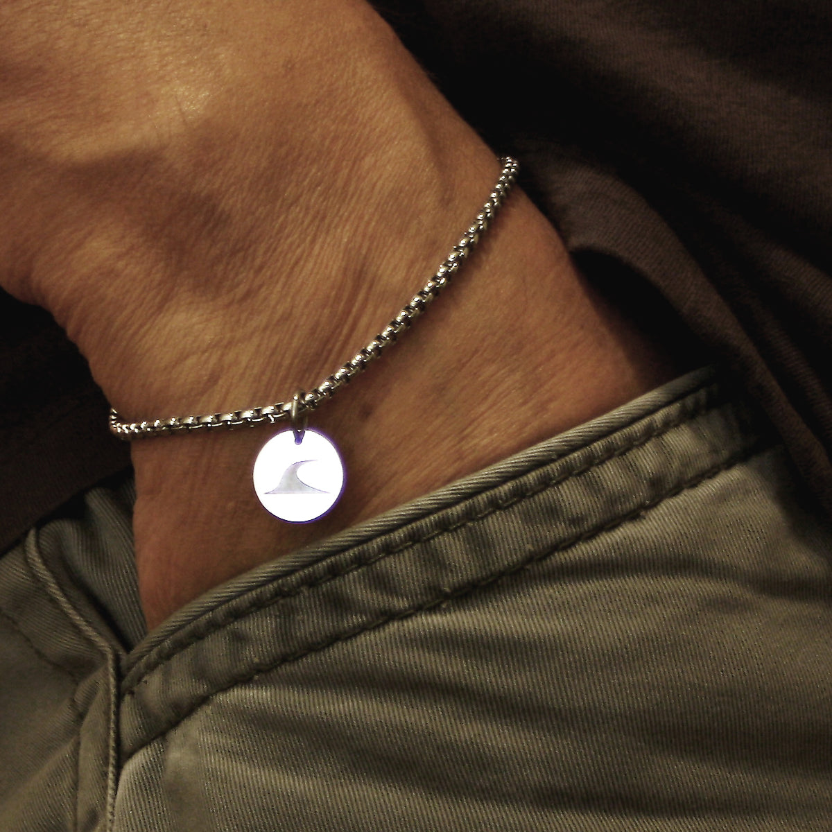 edelstahl-armband-Herren-damen-loop-silber-Edelstahlverschluss-getragen-wavepirate-shop-es2