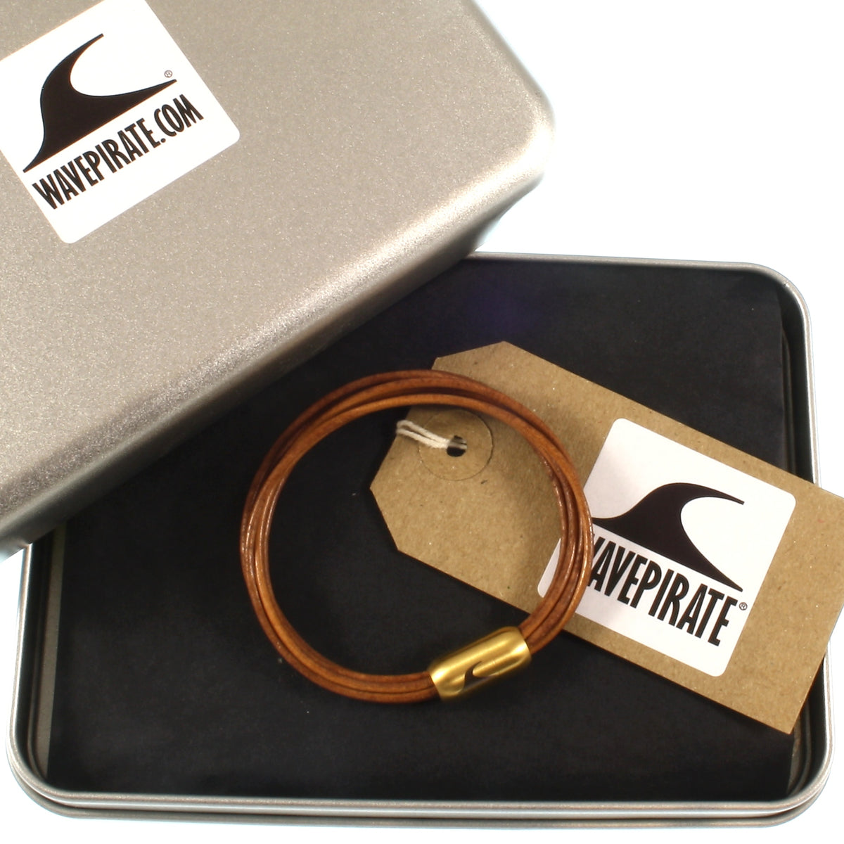 leder-armband-damen-cognac-gold-fem-Edelstahlverschluss-geschenkverpackung-wavepirate-shop-r