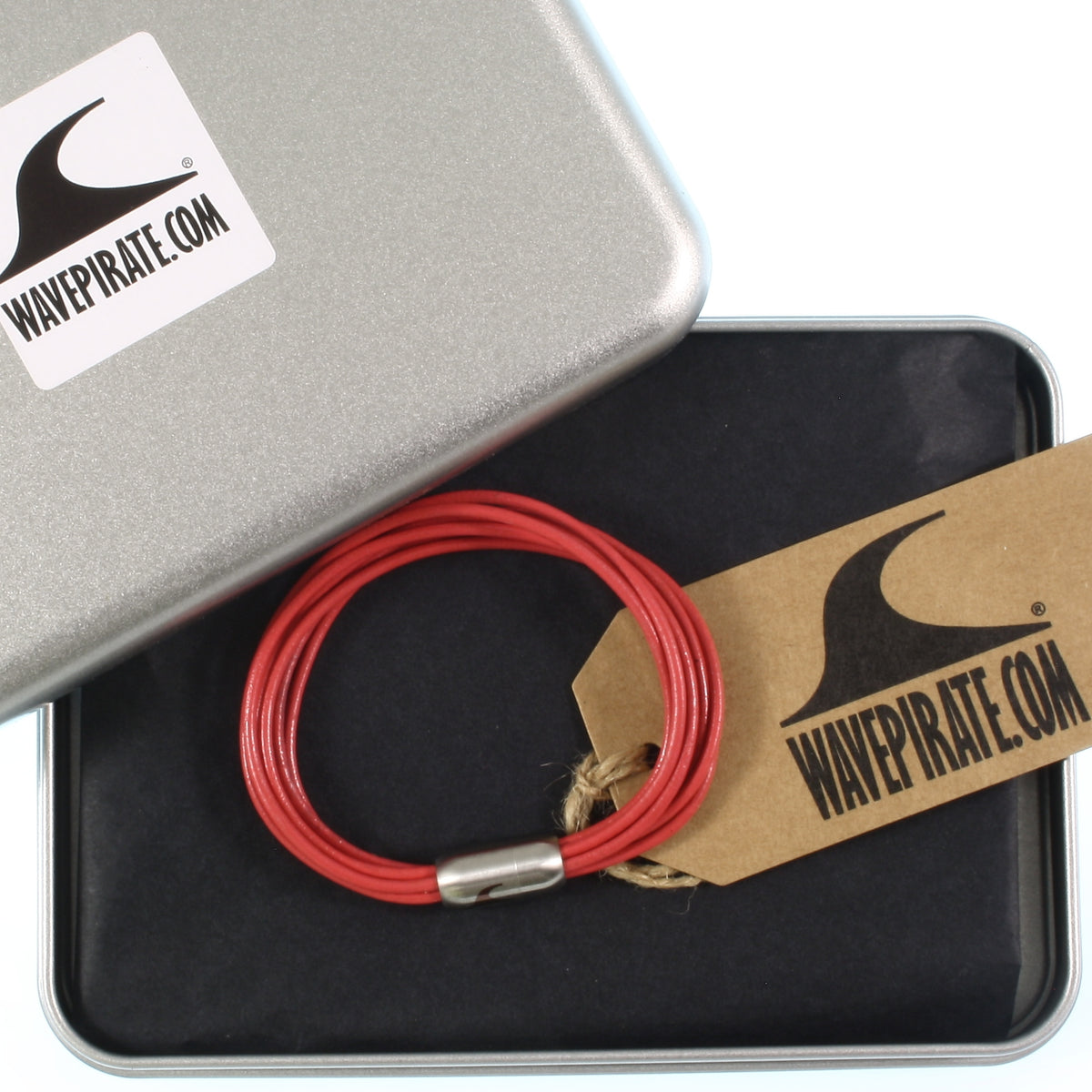 leder-armband-damen-himbeer-silber-fem-Edelstahlverschluss-geschenkverpackung-wavepirate-shop-r