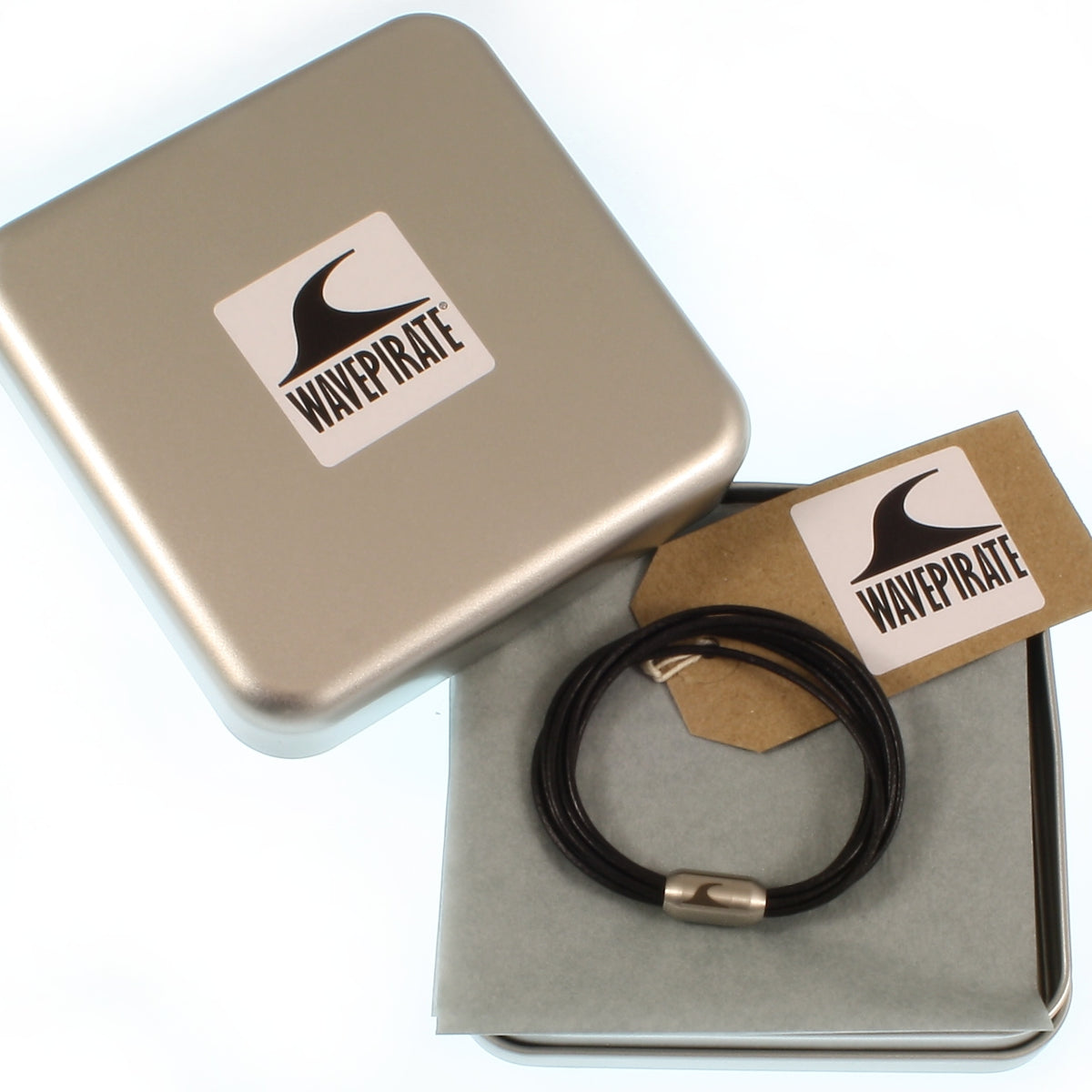 leder-armband-damen-schwarz-silber-fem-Edelstahlverschluss-geschenkverpackung-wavepirate-shop-r