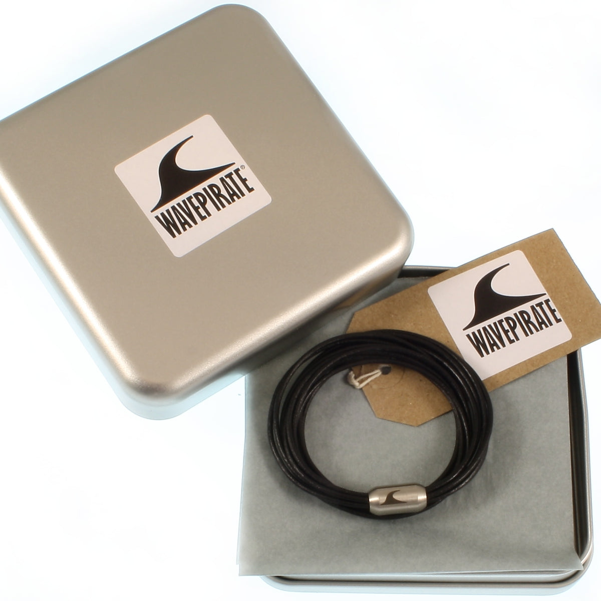 leder-armband-damen-schwarz-silber-fem2-Edelstahlverschluss-geschenkverpackung-wavepirate-shop-r
