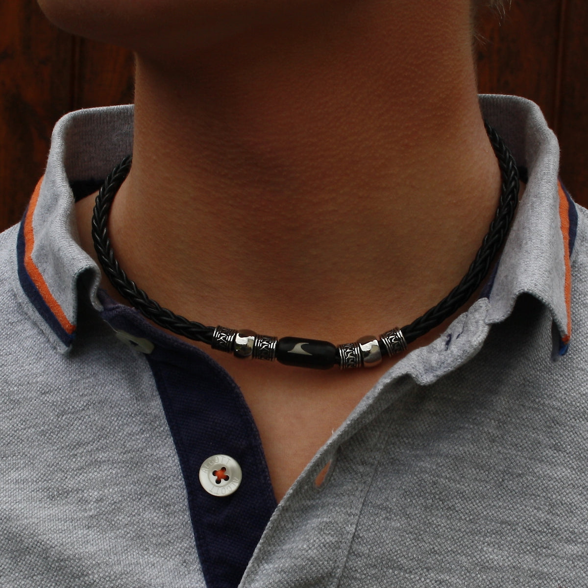 leder-halskette-Herren-damen-atoll-schwarz-geflochten-Edelstahlverschluss-getragen-wavepirate-shop-z8