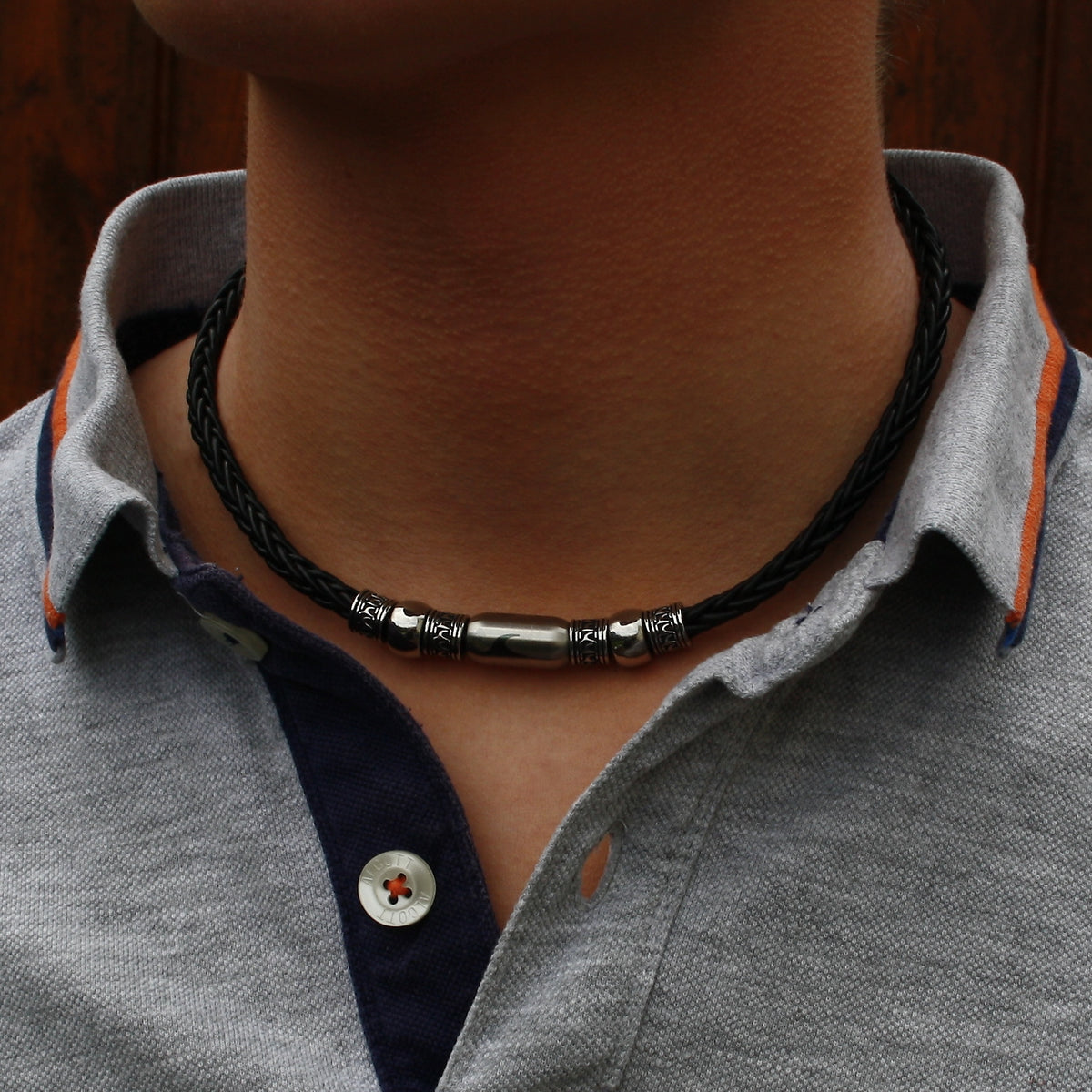 leder-halskette-Herren-damen-atoll-schwarz-silber-geflochten-Edelstahlverschluss-getragen-wavepirate-shop-z8