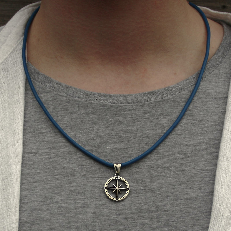leder-halskette-Herren-damen-kompass-windrose-blau-riemen-massiv-Edelstahlverschluss-getragen-wavepirate-shop-r