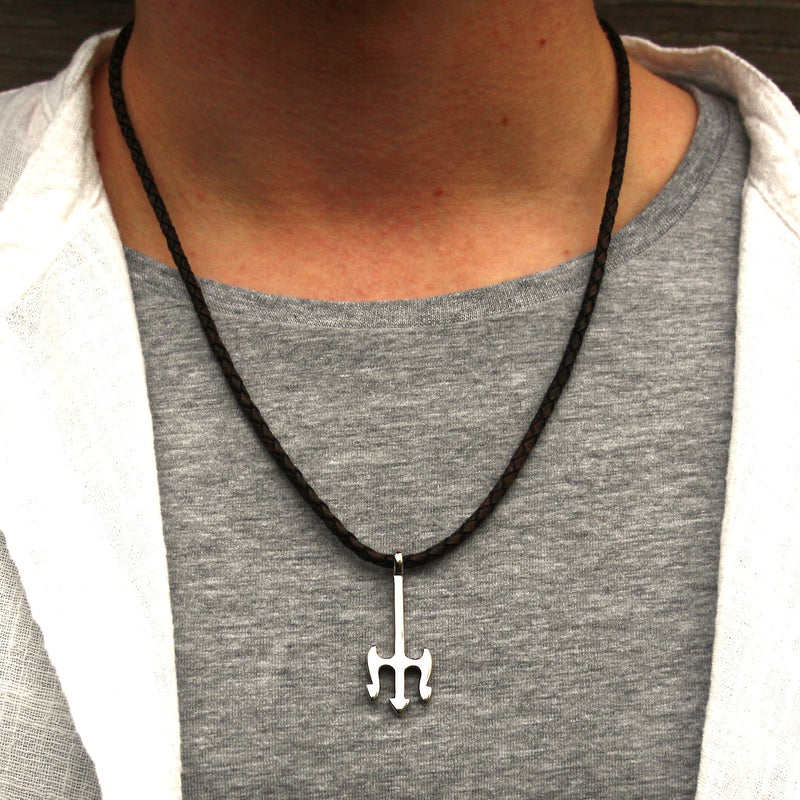 leder-halskette-Herren-damen-neptun-braun-geflochten-Edelstahlverschluss-getragen-wavepirate-shop-f