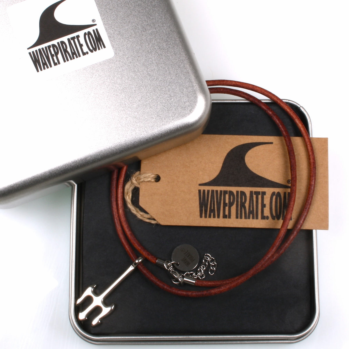 leder-halskette-Herren-damen-neptun-cognac-riemen-massiv-Edelstahlverschluss-geschenkverpackung-wavepirate-shop-r