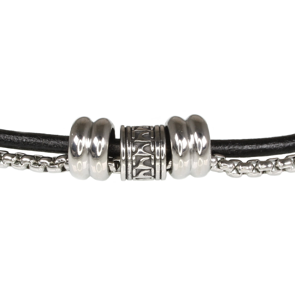 leder-halskette-herren-schwarz-edelstahl-les-riemen-massiv-Edelstahlverschluss-detail-wavepirate-shop-r