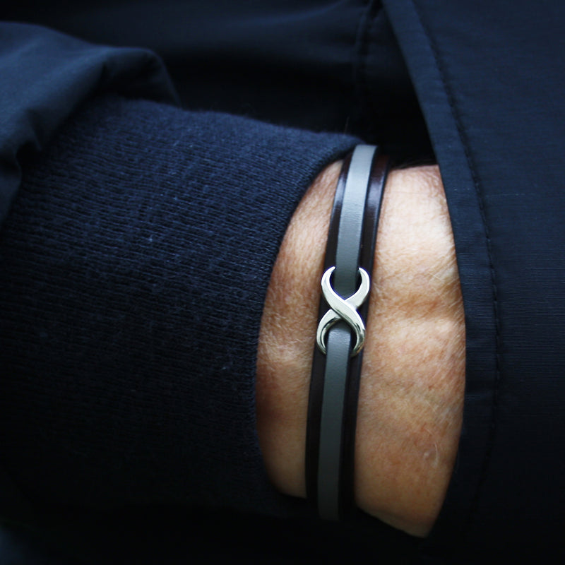 lederarmband-herren-braun-grau-infinity-Edelstahlverschluss-getragen-wavepirate-shop