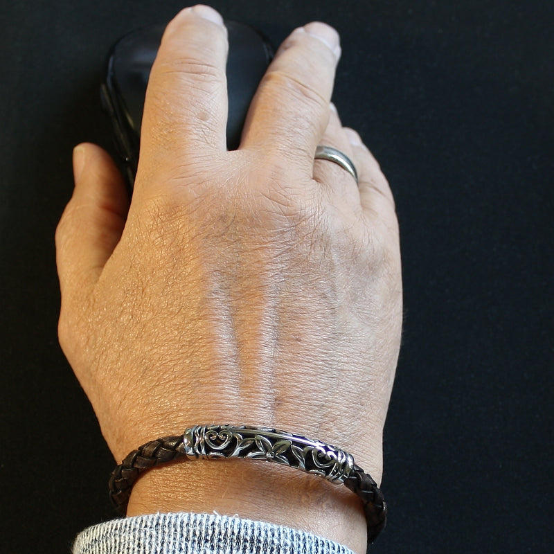 lederarmband-herren-braun-sylt-xo-Edelstahlverschluss-getragen-wavepirate-shop-f