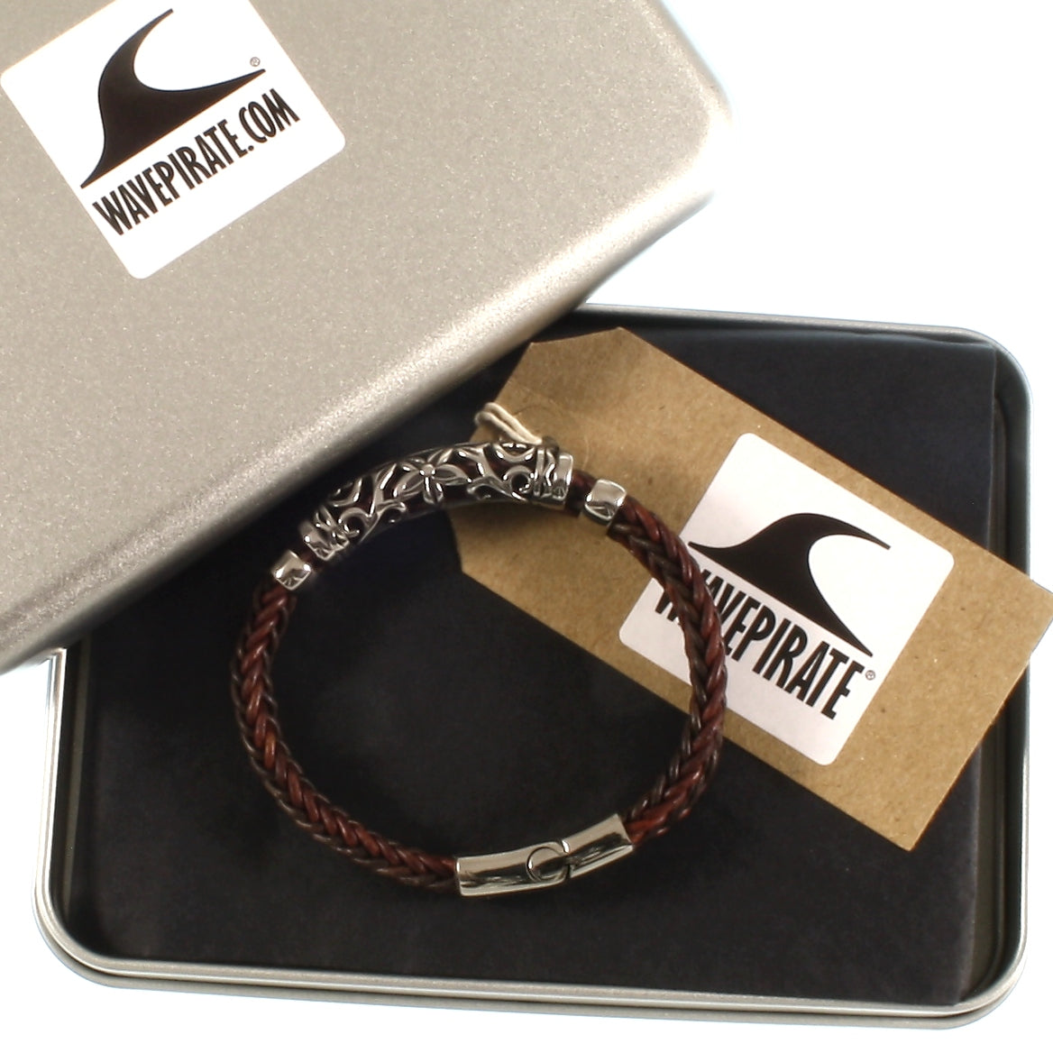 lederarmband-herren-braun-xo-geflochten-Edelstahlverschluss-geschenkverpackung-wavepirate-shop-z8