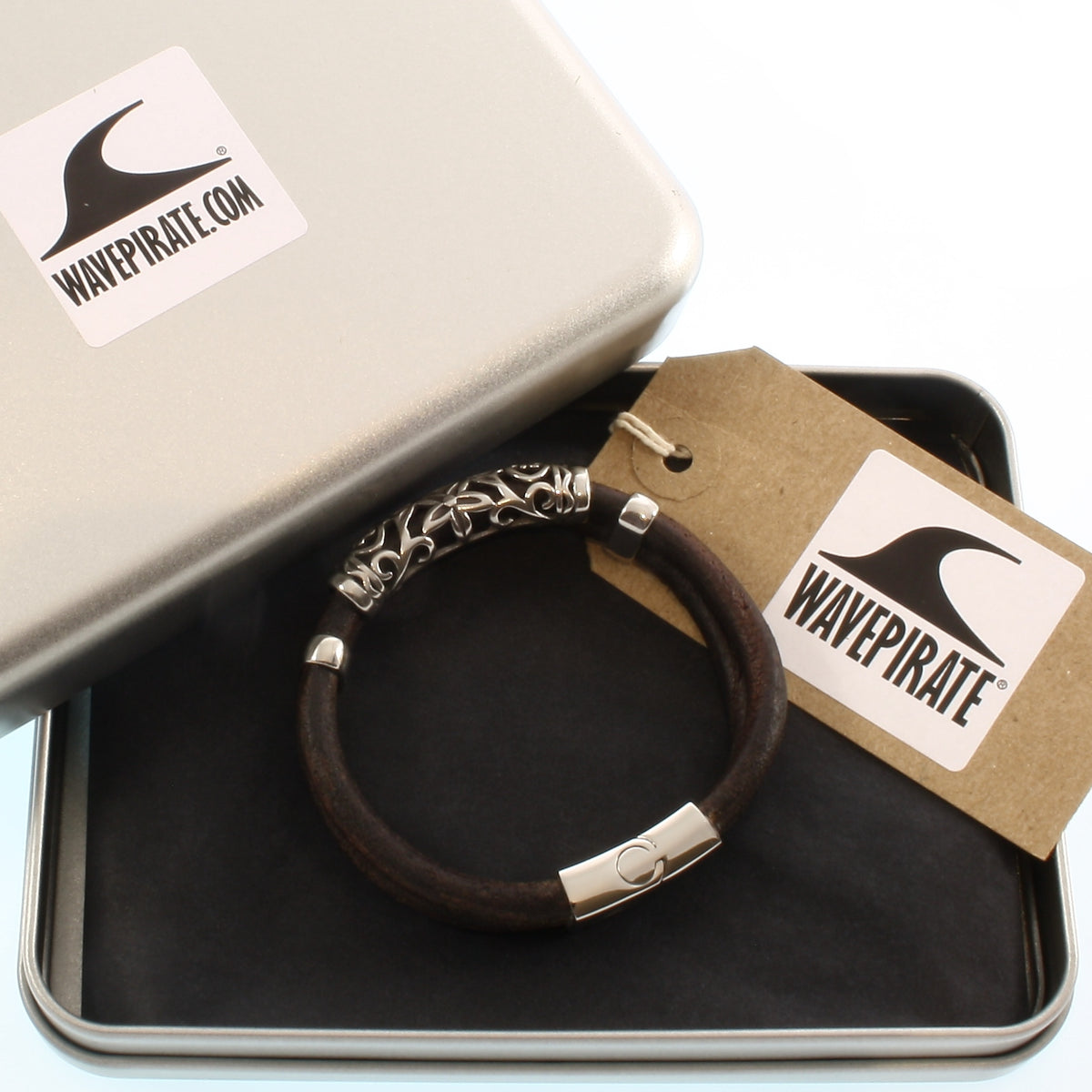 lederarmband-herren-braun-xo-massiv-Edelstahlverschluss-geschenkverpackung-wavepirate-shop-r